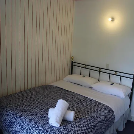The Flaming Kiwi Backpackers Hostel Queenstown Exterior photo