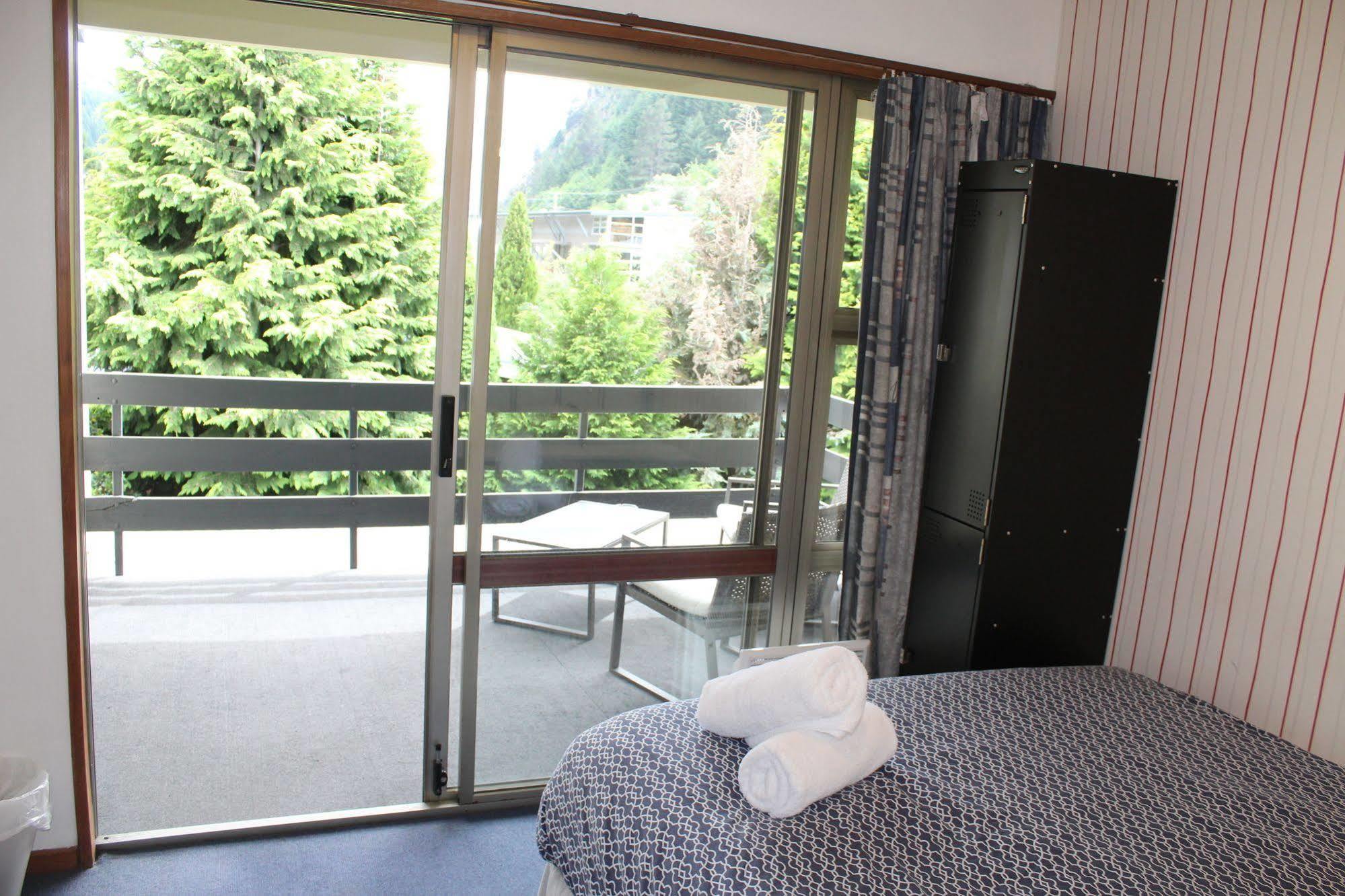 The Flaming Kiwi Backpackers Hostel Queenstown