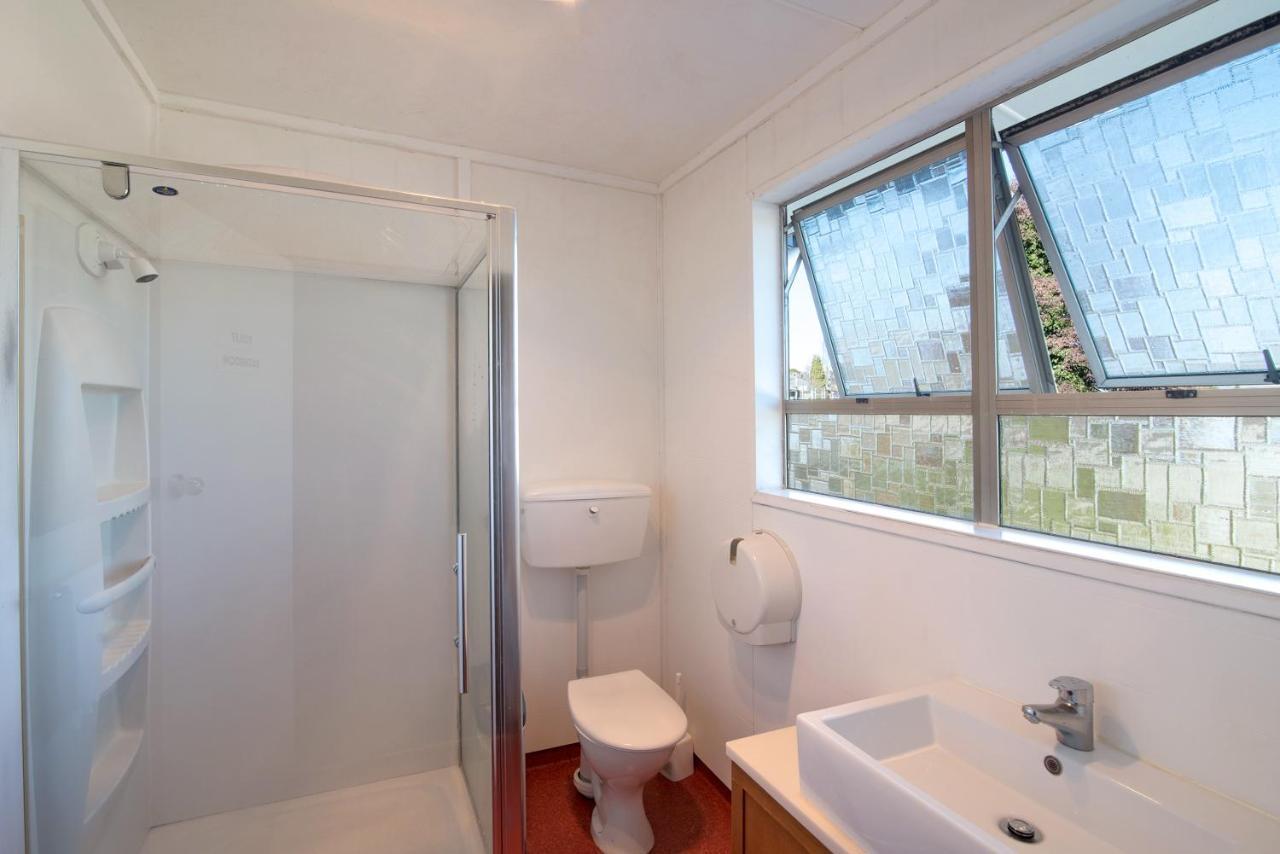 The Flaming Kiwi Backpackers Hostel *